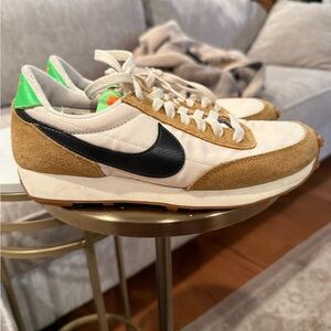 Nike women’s  Cream and Black Sneakers